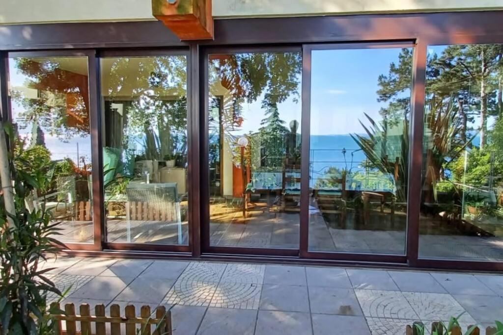 Brezza Marina - Appartamento In Villa Fronte Mare Trieste Exterior foto
