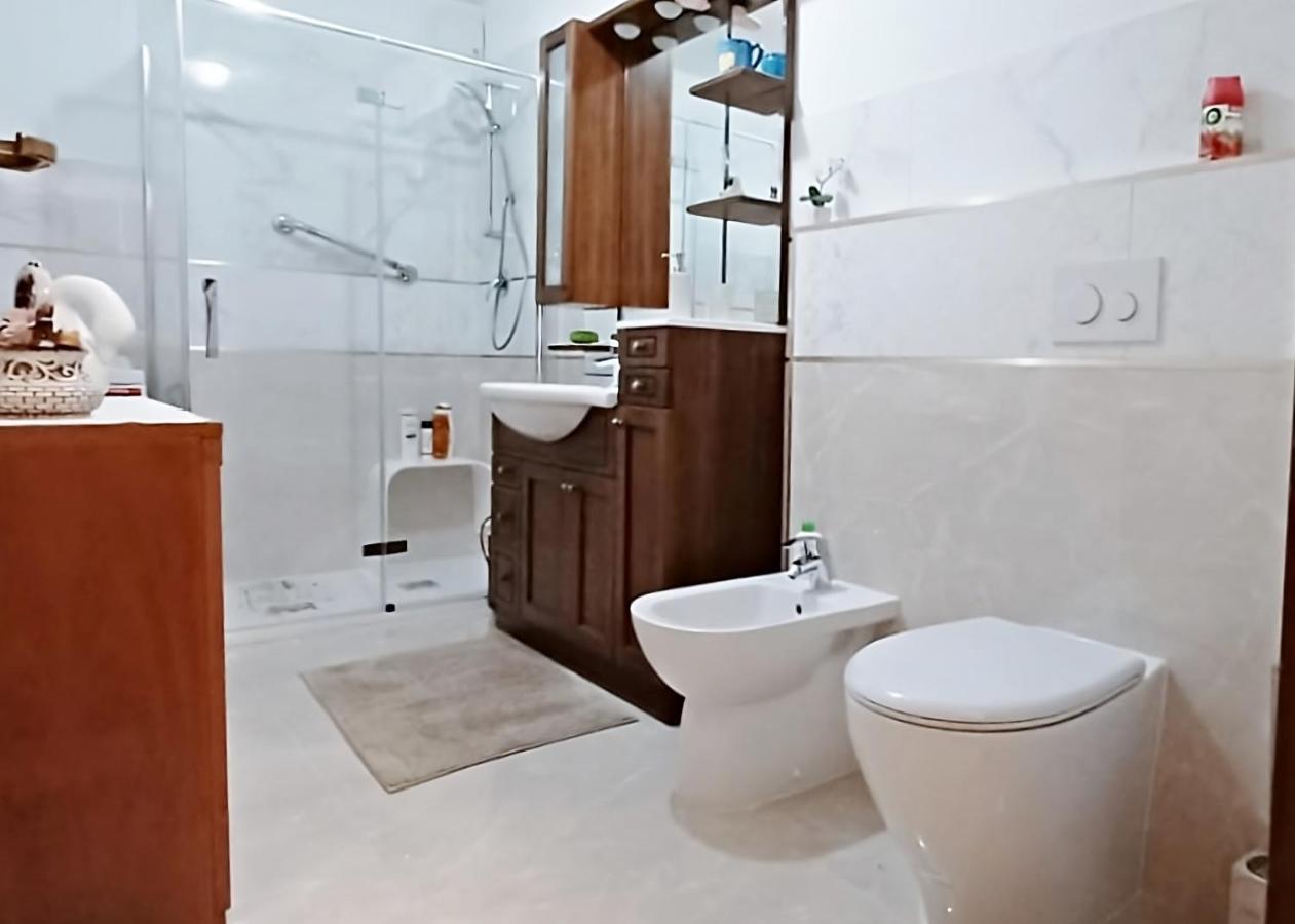 Brezza Marina - Appartamento In Villa Fronte Mare Trieste Exterior foto