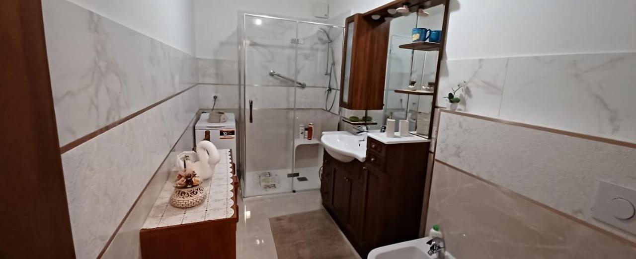 Brezza Marina - Appartamento In Villa Fronte Mare Trieste Exterior foto
